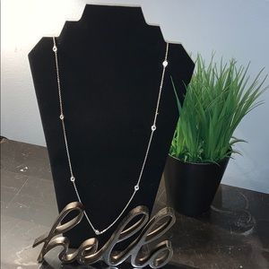 Long necklace with round diamond stones